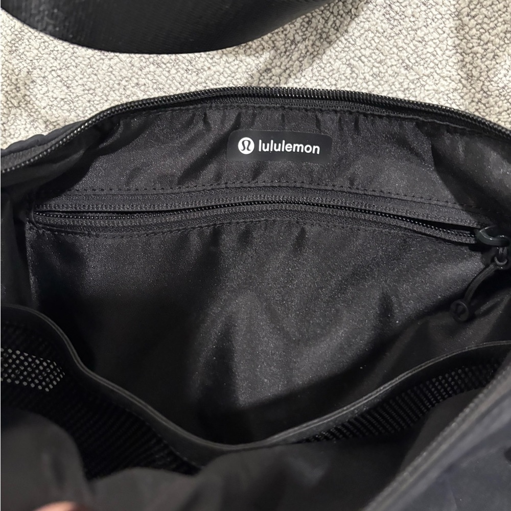 Lululemon Slouchy Sling Bag 6L